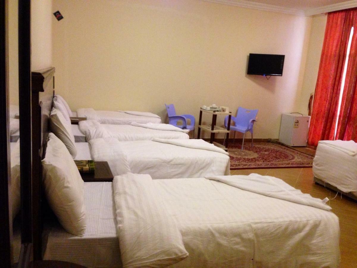 Qasr Al Azizia Hotel Mekka Szoba fotó